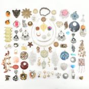 COLLECTION OF ASSORTED COSTUME JEWELLERY