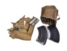 SECOND WORLD WAR BRITISH BREN GUN MAGAZINE POUCH & CLEANING KIT