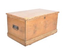 19TH CENTURY VICTORIAN PINE BLANKET BOX / CHEST
