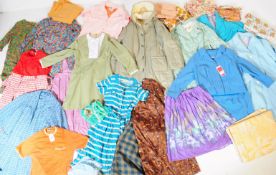 ASSORTMENT OF VINTAGE MID CENTURY WOMEN'S FASHION