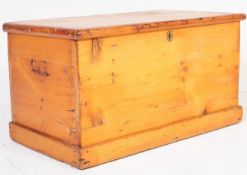 VICTORIAN 19TH CENTURY COUNTRY PINE BLANKET BOX CHEST