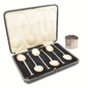 HALLMARKED SILVER CASED SET OF 6 TEA SPOONS & NAPKIN RING
