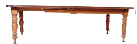 VICTORIAN MAHOGANY TWIN LEAF WIND OUT DINING TABLE