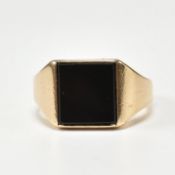 VINTAGE 9CT GOLD STONE SET SIGNET RING