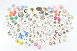 COLLECTION OF ASSORTED VINTAGE & LATER COSTUME JEWELLERY