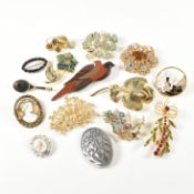 COLLECTION OF VINTAGE COSTUME JEWELLERY BROOCH PINS