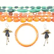 COLLECTION OF VINTAGE JEWELLERY & A CARVED BAKELITE BANGLE