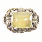 ANTIQUE GOLD & GREEN STONE MOURNING BROOCH