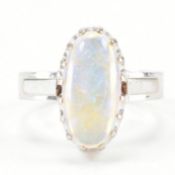 18CT WHITE GOLD & OPAL RING