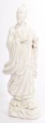 A VINTAGE 20TH CENTURY PORCELAIN BLAC DE CHINE FIGURE