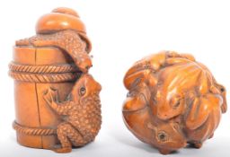 TWO 20TH CENTURY JAPANESE BOXWOOD NETSUKE