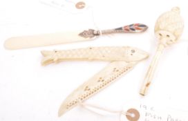 A COLLECTION OF THREE 19TH CENTURY CARVED HORN ITEMS