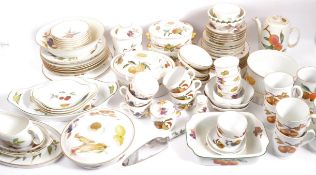 VINTAGE ROYAL WORCESTER EVESHAM TEA & DINNER SERVICE