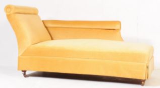 A 19TH CENTURY MAHOGANY CHAISE LONGUE DAY BED