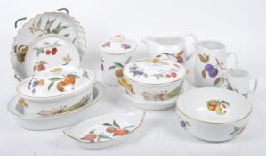ROYAL WORCESTER - EVESHAM - MID CENTURY PART DINNER SERVICE