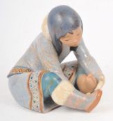 LLADRO - ESKIMO GIRL WITH COLD FEET - FRANCISCO CATALA