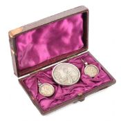 19TH CENTURY VICTORIAN BROOCH & EARRINGS PARURE SET