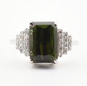 18CT WHITE GOLD DIAMOND & GREEN TOURMALINE RING