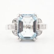 18CT WHITE GOLD AQUA MARINE & DIAMOND RING