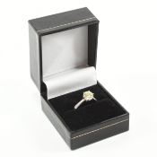 HALLMARKED 18CT WHITE GOLD & DIAMOND SOLITAIRE RING