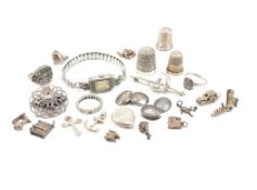 COLLECTION OF ASSORTED SILVER & WHITE METAL JEWELLERY