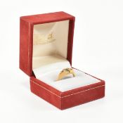 HALLMARKED 18CT GOLD DIAMOND & GREEN STONE RING