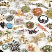 COLLECTION OF ASSORTED VINTAGE & LATER BROOCH PINS