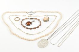 COLLECTION OF ASSORTED SILVER JEWELLERY & YELLOW METAL RING