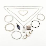 COLLECTION OF ASSORTED SILVER & WHITE METAL JEWELLERY