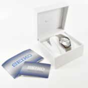 VINTAGE SEIKO 5 AUTOMATIC EXHIBITION CASE BACK WRISTWATCH