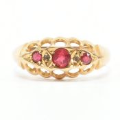 1930s HALLMARKED 18CT GOLD PASTE & DIAMOND RING
