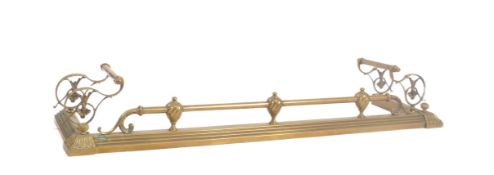 VICTORIAN 19TH CENTURY BRASS SCROLLED END FIRE FENDER KERB