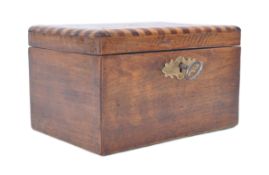 19TH CENTURY GEORGE III MAHOGANY MARQUETRY TEA CADDY