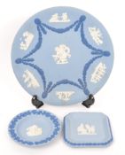 THREE PIECES WEDGWOOD TRICOLOUR JASPERWARE
