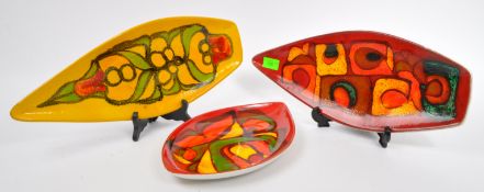 COLLECTION OF THREE DELPHIS RANGE POOLE POTTERY SPEAR DISHES
