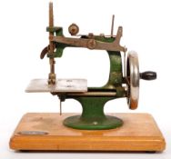 1950S VINTAGE RETRO MID CENTURY MINI SEWING MACHINE BY GRAIN