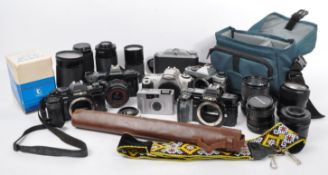 COLLECTION OF RETRO VINTAGE CAMERAS & CAMERA EQUIPMENT