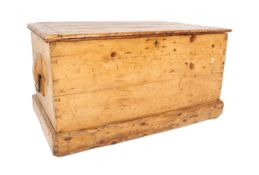 VICTORIAN 19TH CENTURY RUSTIC COUNTRY PINE BLANKET BOX