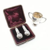 COLLECTION OF VICTORIAN & LATER HALLMARKED SILVER ITEMS