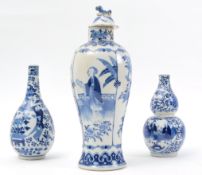 THREE 18TH CENTURY KANGXI CHINESE BLUE & WHITE PORCELAIN VASES