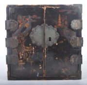 18TH CENTURY CHINESE ORIENTAL BLACK LACQUERED JEWELLERY BOX