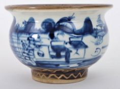 20TH CENTURY CHINESE REPUBLIC BLUE & WHITE CERAMIC CENSOR