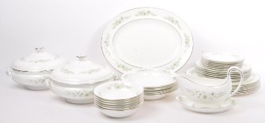 WEDGWOOD WESTBURY R4410 DINNER SERVICE