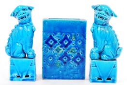 PAIR OF 20TH CENTURY CHINESE CERAMIC FOO DOG FIGURINES & VASE