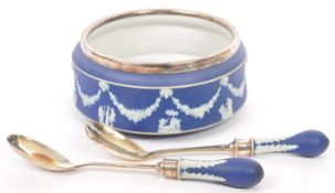 20TH CENTURY JOSIAH WEDGWOOD ETRURIA SALAD BOWL SERVERS