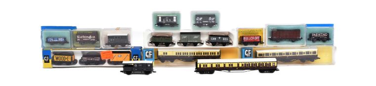 MODEL RAILWAY - COLLECTION OF N GAUGE ROLLING STOCK