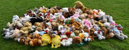 TEDDY BEARS - HUGE COLLECTION OF ASSORTED BEARS