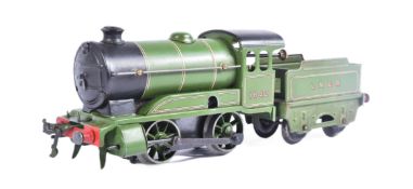 MODEL RAILWAY - HORNBY O GAUGE CLOCKWORK LOCOMOTIVE