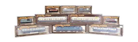 MODEL RAILWAY - PALITOY MAINLINE LOCOS & ROLLING STOCK