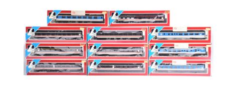 COLLECTION OF LIMA OO GAUGE MODEL RAILWAY COACHES